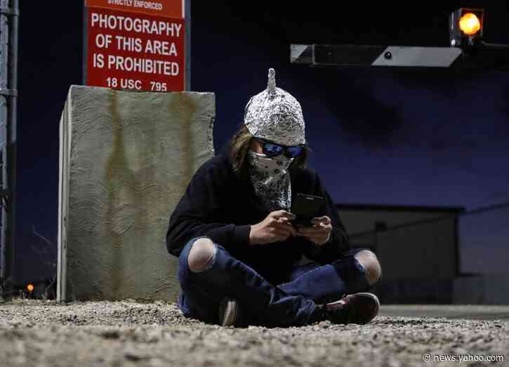 Republicans look to drop domestic spying on U.S. phones, texts