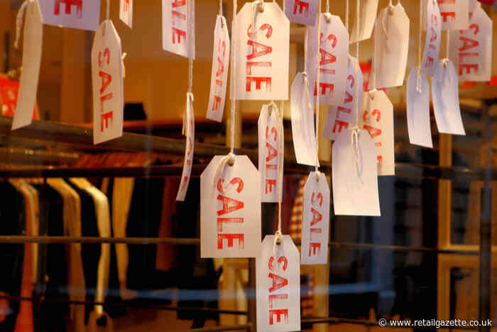 Shop prices drop further amid weak consumer demand