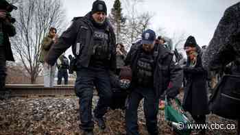 Toronto police break up rail blockade that disrupted GO train service on Milton line
