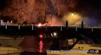 Two boats sink and two others damaged after major fire at Teddington Lock