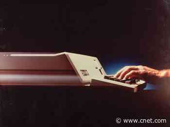 Steve Jobs' signature is the star of retro Apple gear collection at auction     - CNET