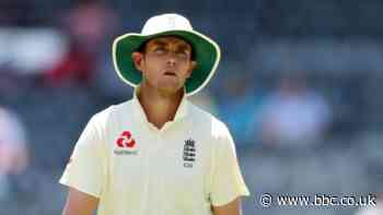 Stuart Broad: Nottinghamshire extend England bowler's contract