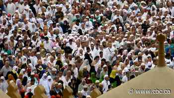 Saudi Arabia suspends entry for religious pilgrims over coronavirus fears