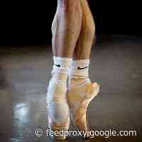 More And More Men Are Dancing On Pointe