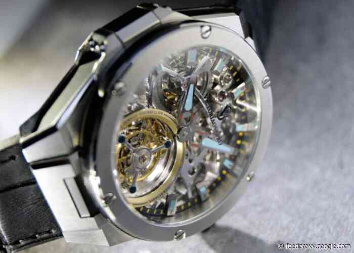 Victoriaoscuro tourbillon automatic watch features a 72hr power reserve
