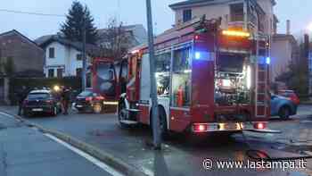 Tortona: in fiamme un furgone carico di vestiti nel garage di un condominio - La Stampa - La Stampa