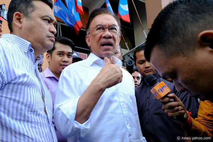 The Race to Lead Malaysia Comes Down to Two Long-Time Rivals