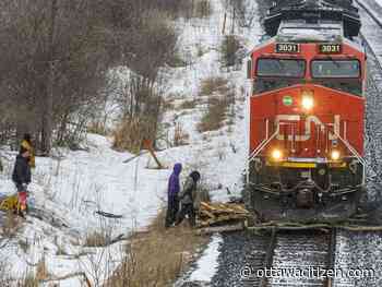 CN train engine collides with wooden pallets at Tyendinaga