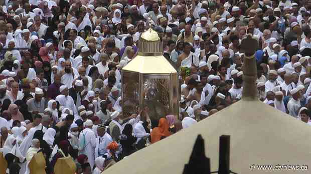 Saudi Arabia halts pilgrimages; Iran vice-president has virus