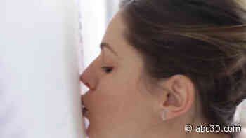Kissing Artist Masters the Art of Kissing