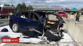 Tesla Autopilot crash driver 'was playing video game'