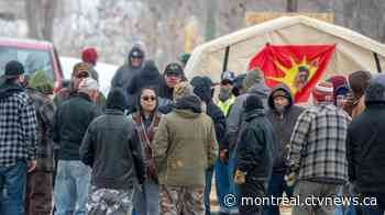 Ottawa calling for calm after Quebec premier says Mohawk protesters have AK-47s - CTV News