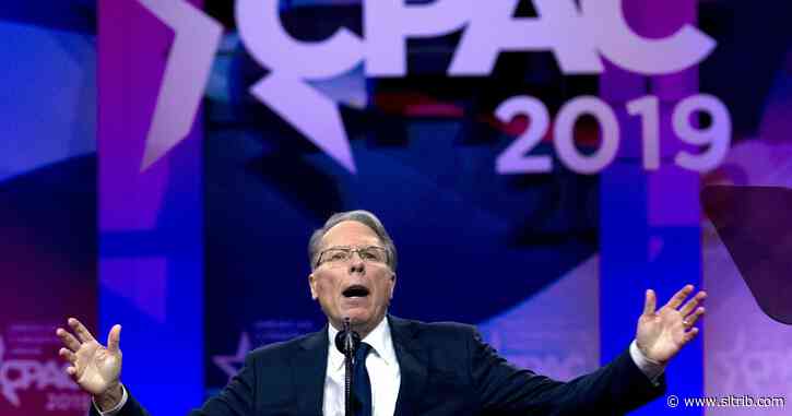 Sen. Mitt Romney jeered at conservative gathering