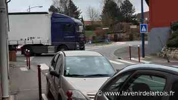 Près d'Arras, le village d'Athies traversé par les camions malgré l'interdiction - L'Avenir de l'Artois