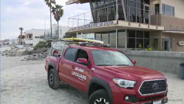 Alleged smuggling boat drops migrant in water off California coast