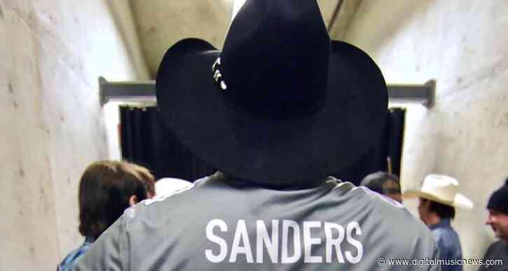 Garth Brooks Wears a ‘Sanders 20’ Jersey at His Detroit Show