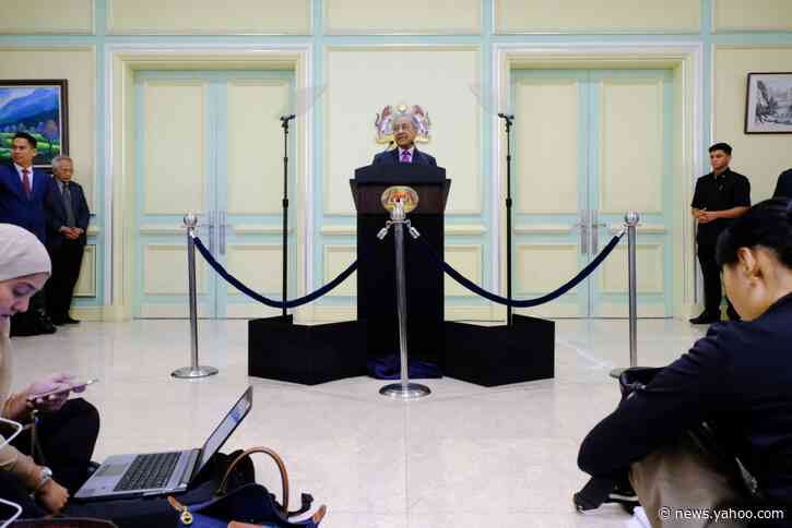 Former Rivals Unite in Malaysia Race to Form Next Government