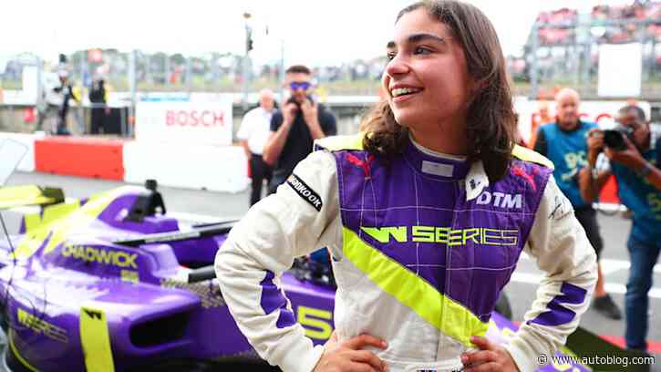 Jamie Chadwick racks up first superlicense points to race in F1