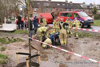 Jongen zit vast in drijfzand in Voorthuizen