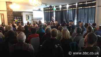 Angen "ymchwiliad hyd braich" i lifogydd yn Llanrwst