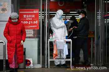 Trump moves to calm virus fears after first death on US soil