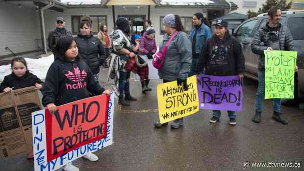 Ministers optimistic on day three of talks with Wet'suwet'en chiefs