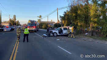 Clovis car accident sends man to hospital, Minnewawa Ave. closed