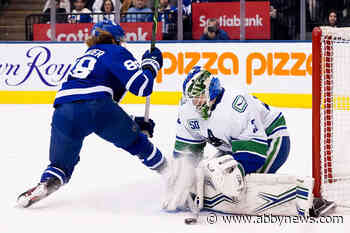 Rare goal from Marincin lifts Leafs to 4-2 win over Canucks