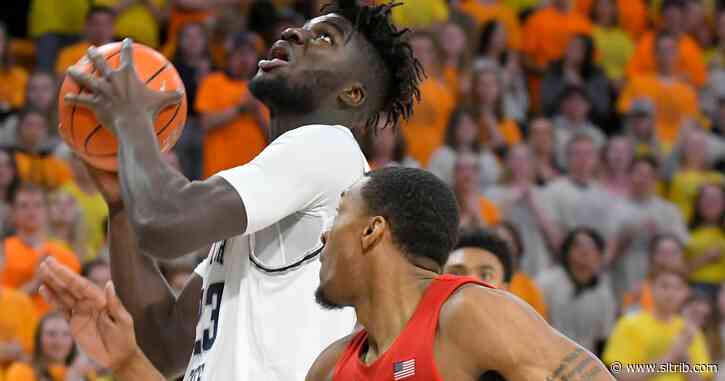 Utah State can’t hold off New Mexico in regular-season finale, falls 66-64
