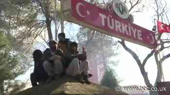 Syria war: Turkey says thousands of migrants have crossed to EU