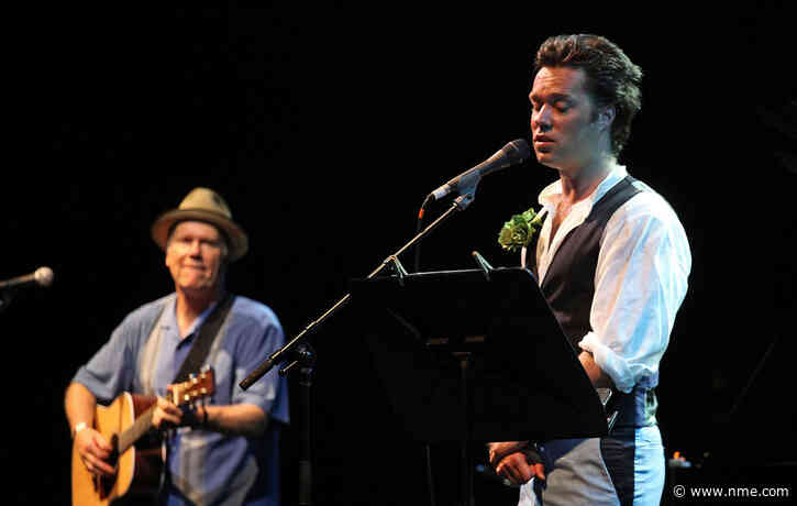 Rufus Wainwright says he and father Loudon “almost killed each other”
