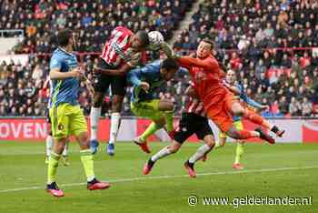 Dumfries: Zij stellen twee linksbacks op, dan wordt het lastig