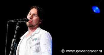 3JS-zanger Jan Dulles kondigt gezinsuitbreiding met liefdevolle foto aan