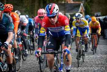Jakobsen sprint niet voor de zege, maar juicht dankzij ploegmaat Asgreen