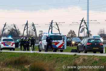 ‘Schietpartij met ontsnapte tbs’ers in Ochten, één voortvluchtige door politie doodgeschoten’