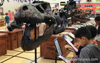 Arts group brings dinosaur museum to North Lamar High School gymnasium - Paris News