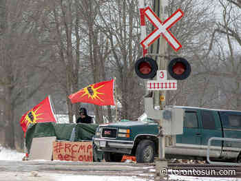 LILLEY: Pipeline protesters losing public support - Toronto Sun