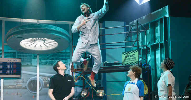 Jake Gyllenhaal Spoofs Wicked's 'Defying Gravity' During Broadway-Themed 'SNL' Skit