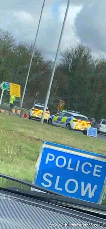 Man dead after multiple cars and a lorry crashed on A414