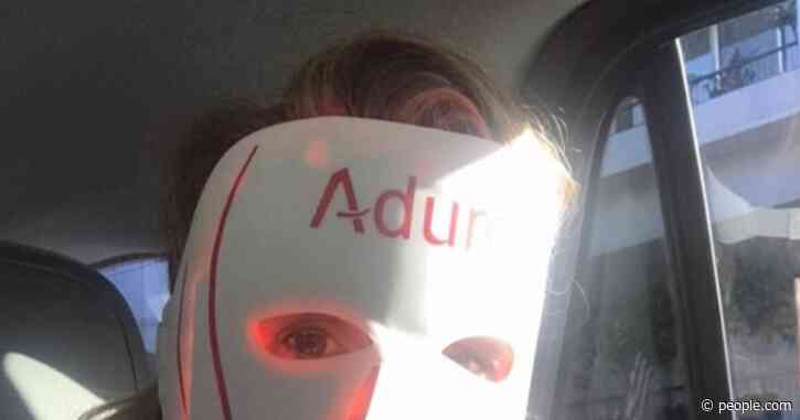 Julia Roberts Uses LED Face Mask as She Gets Ready for Spring: ‘March, I’m All in’