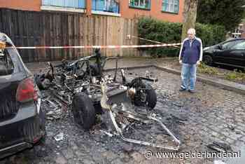 George zag zijn 45 kilometerauto in vlammen opgaan: ‘Dit is een ramp, ik kan nog geen 100 meter lopen’