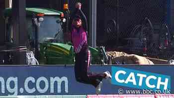 Women's T20 World Cup: Suzie Bates takes 'superb' catch to remove Beth Mooney