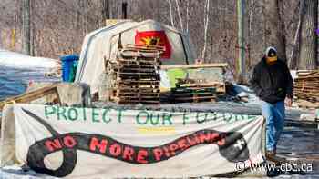 Still no word on the future of Quebec's remaining rail barricades
