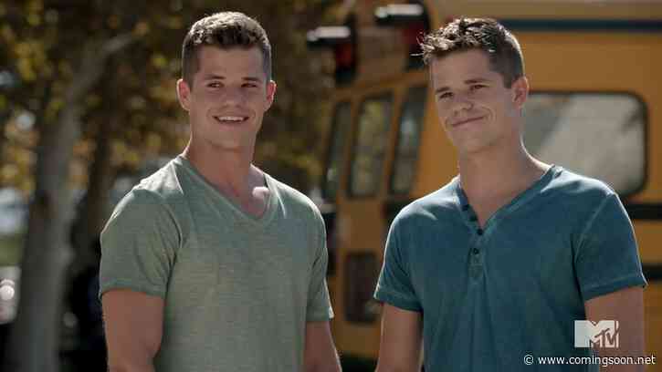 The Batman Adds Twins Max and Charlie Carver to Cast