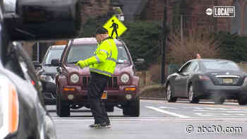 'Dancing cop' directing traffic, delivering smiles in New Jersey