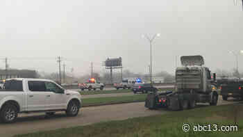 Wrong-way driver dies in Baytown crash - KTRK-TV