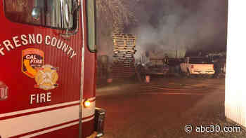 1 killed in mobile home fire in Fresno County, deputies say