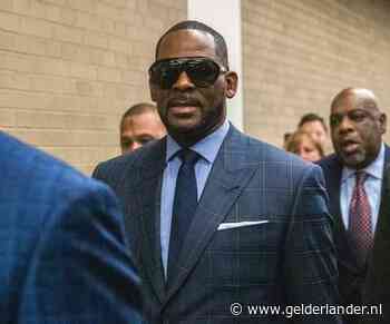 Honderd elektronische apparaten R. Kelly in beslag genomen