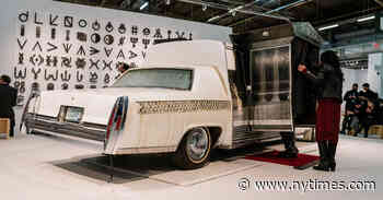 Welcome to the Armory Fair. It’s Huge. It’s Hectic. Would You Like an Audio Guide?