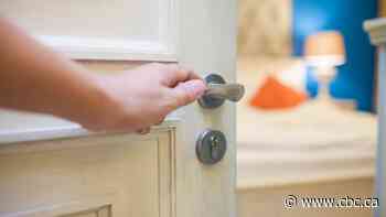 CSIS warns business travellers, academics about 'honey traps' and undercover cab drivers